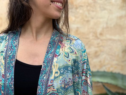 Boho Kimono mit filigranem Muster – Leichter Überwurf für Damen in grün blau magenta beige gold