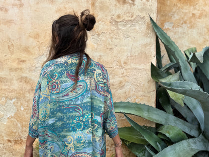 Boho Kimono mit filigranem Muster – Leichter Überwurf für Damen in grün blau magenta beige gold