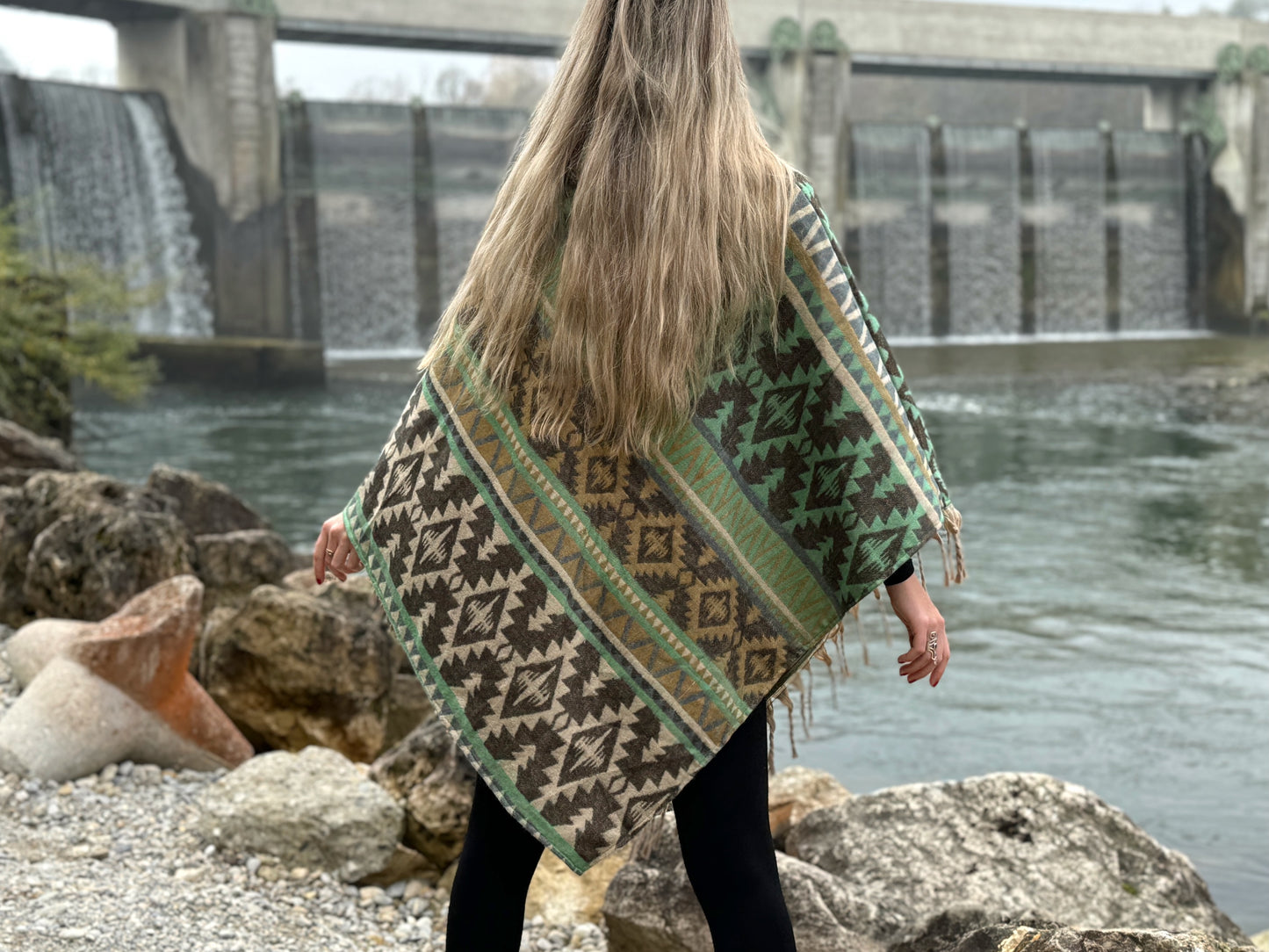 gemütlicher warmer Poncho, Überwurf, Bohemian Poncho, Boho Überwurf grün/braun/beige 004