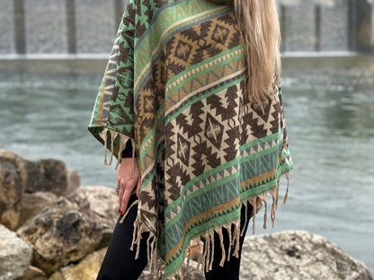 gemütlicher warmer Poncho, Überwurf, Bohemian Poncho, Boho Überwurf grün/braun/beige 004