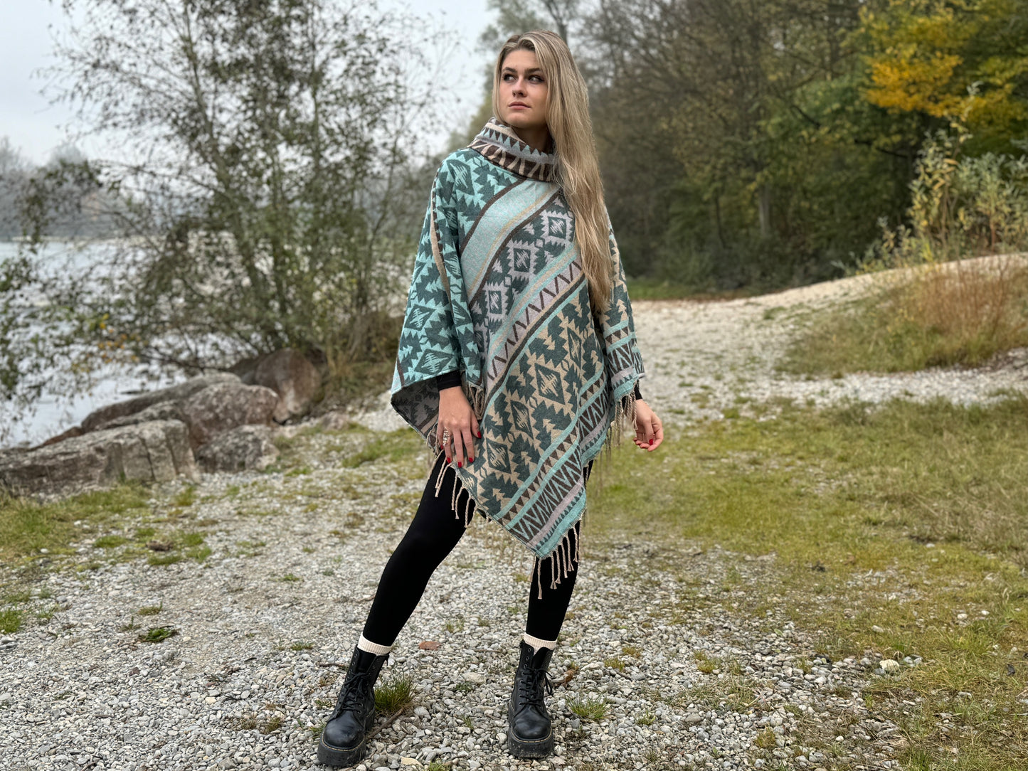 gemütlicher warmer Poncho, Überwurf, Bohemian Poncho, Boho Überwurf blau/grau/beige 005