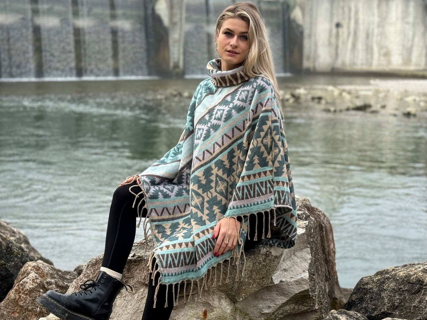 gemütlicher warmer Poncho, Überwurf, Bohemian Poncho, Boho Überwurf blau/grau/beige 005