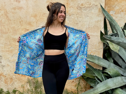 Boho Kimono mit filigranem Muster – Leichter Überwurf für Damen in blau beige gold