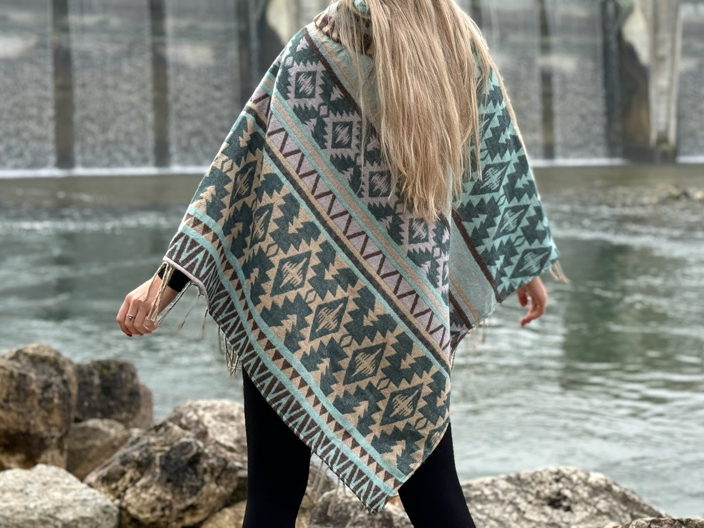 gemütlicher warmer Poncho, Überwurf, Bohemian Poncho, Boho Überwurf blau/grau/beige 005