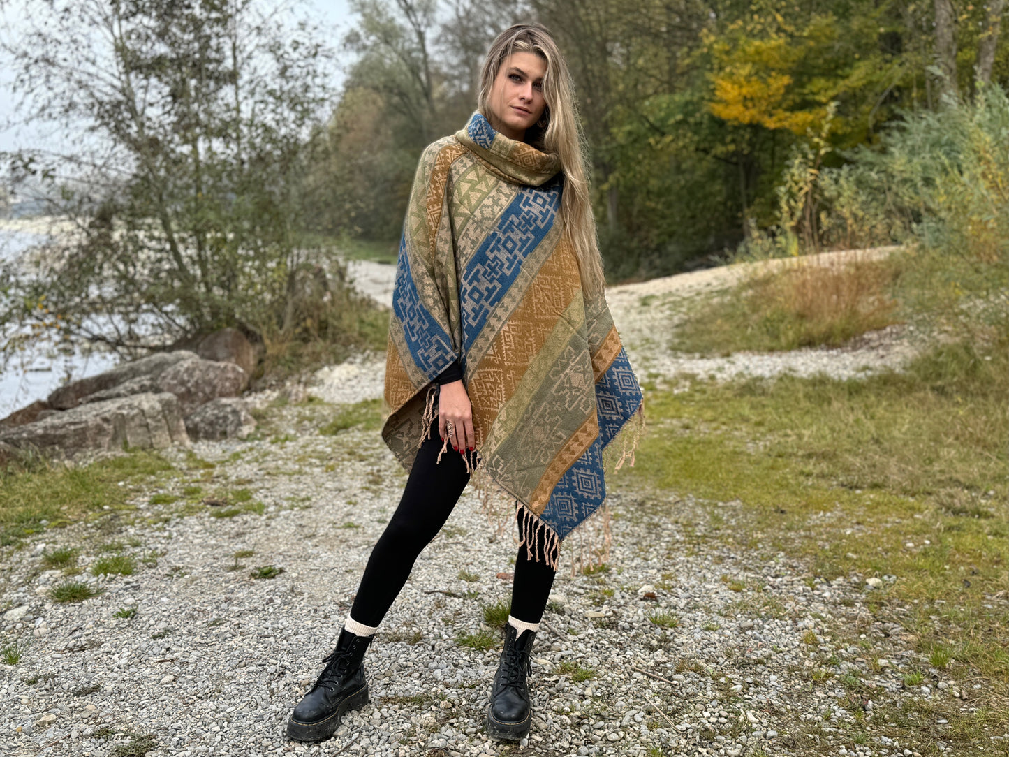 gemütlicher warmer Poncho, Überwurf, Bohemian Poncho, Boho Überwurf grün/blau/beige 006