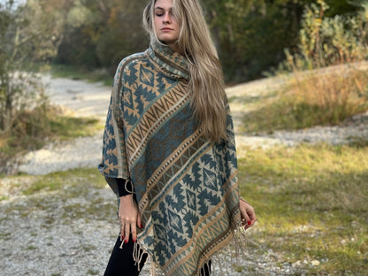 gemütlicher warmer Poncho, Überwurf, Bohemian Poncho, Boho Überwurf blau/beige/braun 008