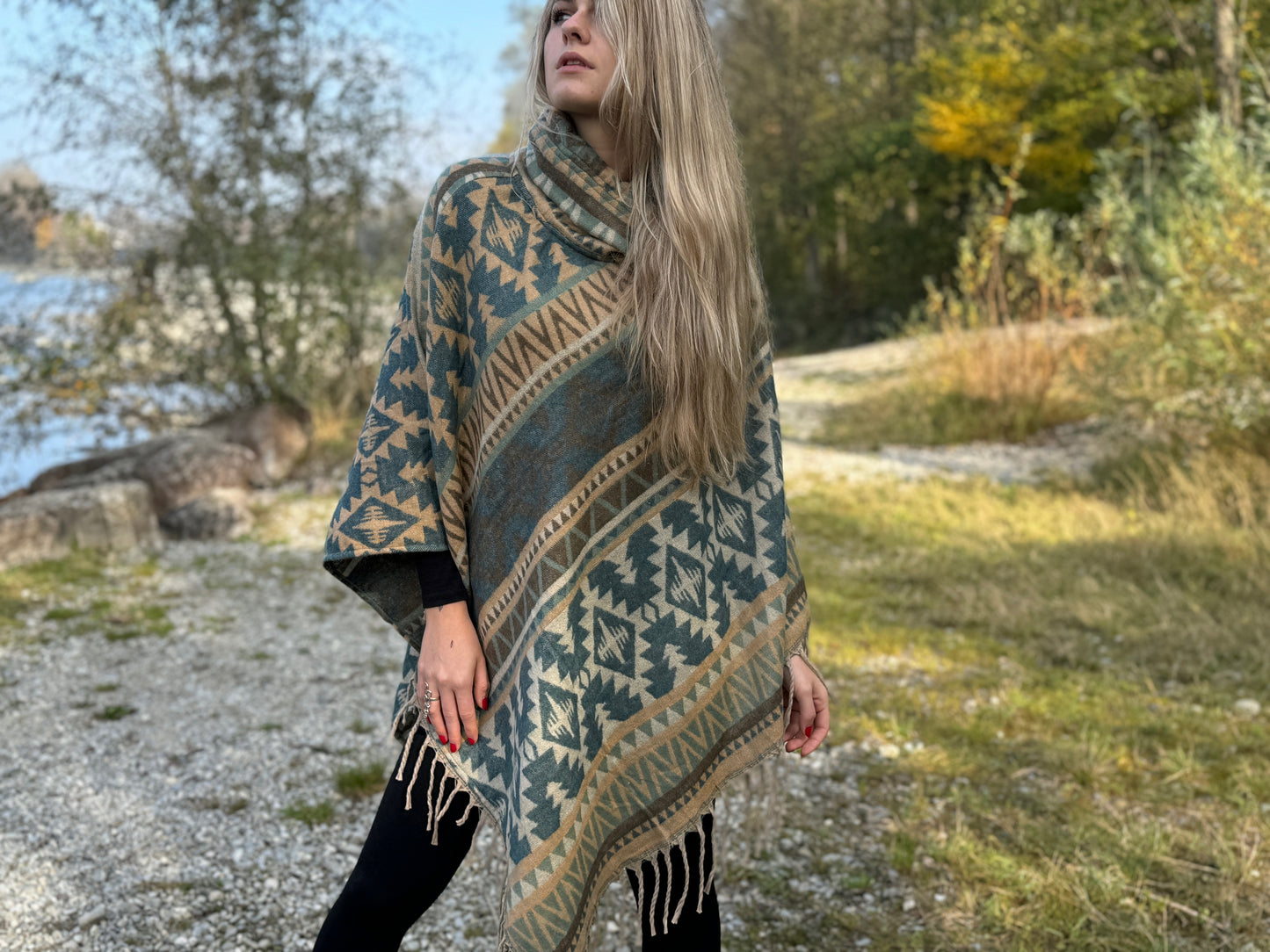 gemütlicher warmer Poncho, Überwurf, Bohemian Poncho, Boho Überwurf blau/beige/braun 008