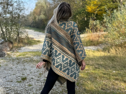 gemütlicher warmer Poncho, Überwurf, Bohemian Poncho, Boho Überwurf blau/beige/braun 008