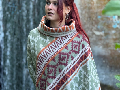 half-length, plain-colored knitted sweater with hood and thumbholes in rosé red 