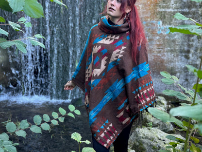 gemütlicher warmer Poncho, Überwurf, Bohemian Poncho, Boho Überwurf braun/blau/beige P01