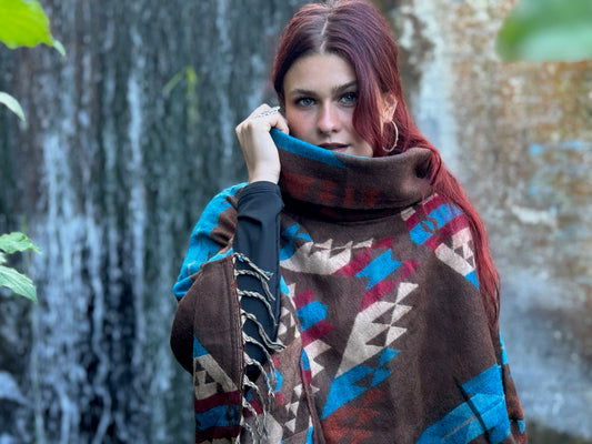 gemütlicher warmer Poncho, Überwurf, Bohemian Poncho, Boho Überwurf braun/blau/beige P01