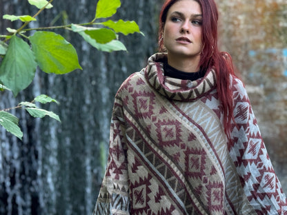 half-length, plain-colored knitted sweater with hood and thumbholes in rosé red 