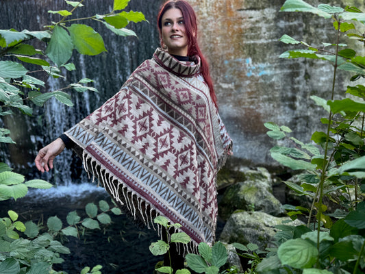 half-length, plain-colored knitted sweater with hood and thumbholes in rosé red 