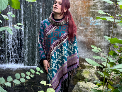 half-length, plain-colored knitted sweater with hood and thumbholes in rosé red 