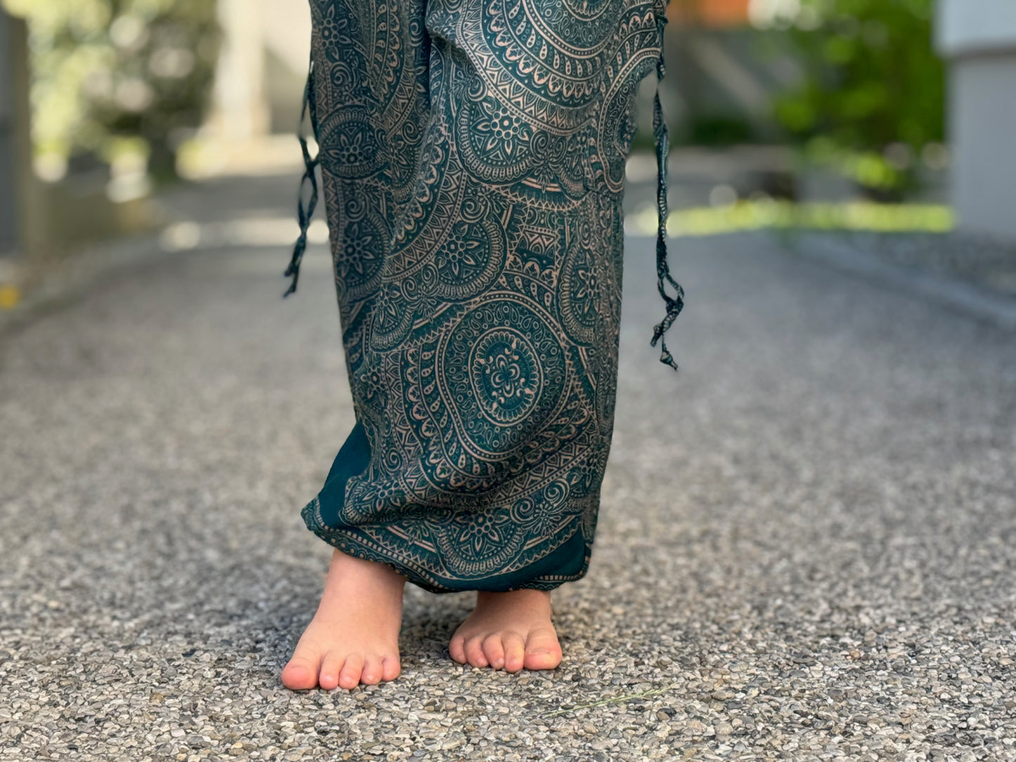 gemusterte Pluderhose mit Mandalamuster für Kinder in petrol, Kinderhose
