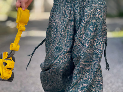 gemusterte Pluderhose mit Mandalamuster für Kinder in petrol, Kinderhose