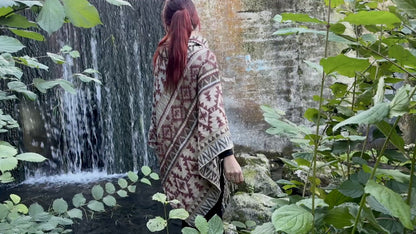 half-length, plain-colored knitted sweater with hood and thumbholes in rosé red 