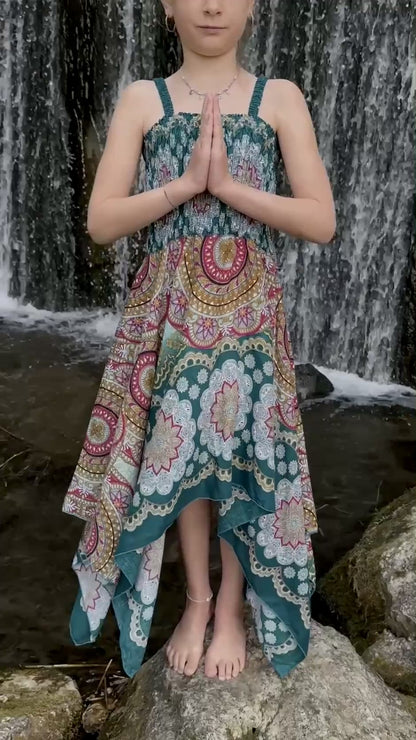 luftiges Elfenkleid für Kinder, bunt gemustertes Sommerkleid im Boho Look für Mädchen, Fransenkleid