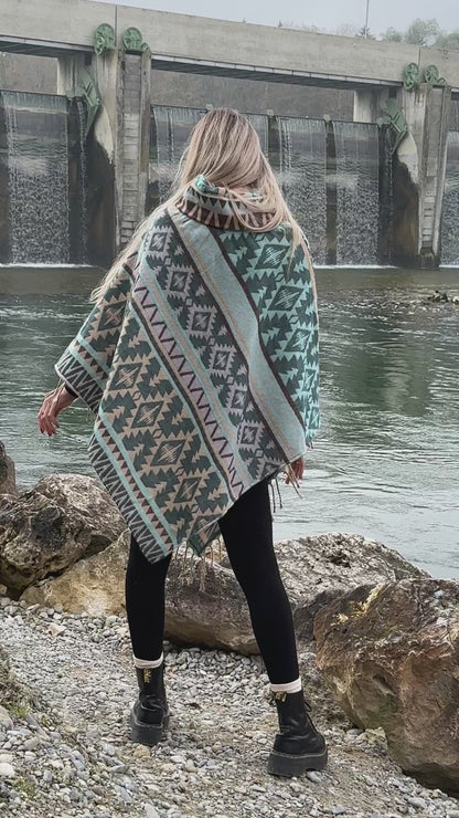 gemütlicher warmer Poncho, Überwurf, Bohemian Poncho, Boho Überwurf blau/grau/beige 005