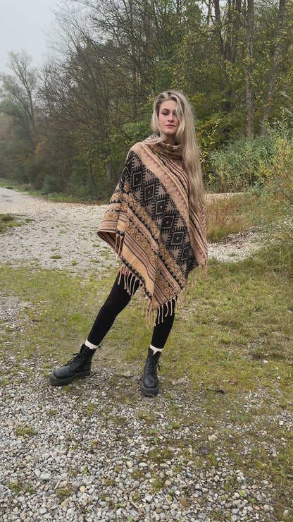 gemütlicher warmer Poncho, Überwurf, Bohemian Poncho, Boho Überwurf schwarz/braun/beige 003