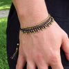 verstellbares Armband aus Messing in schwarz oder blau mit Tasseln