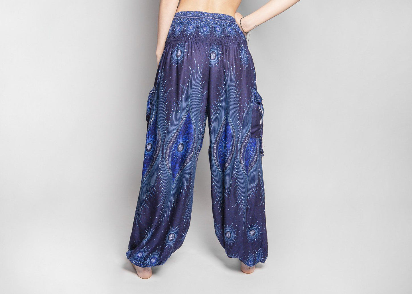 Airy harem pants with a peacock pattern in dark blue