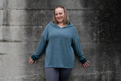 PLUS SIZE, long knitted sweater with a patterned hood and thumbholes in blue 