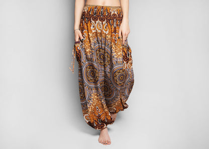Airy harem pants with a floral pattern in brown with pockets