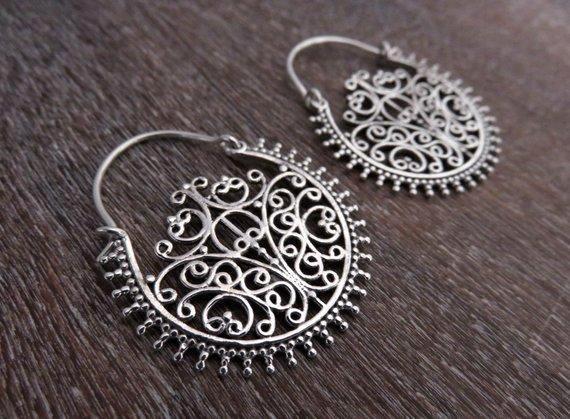 Hoop earrings with a filigree pattern made of silver 