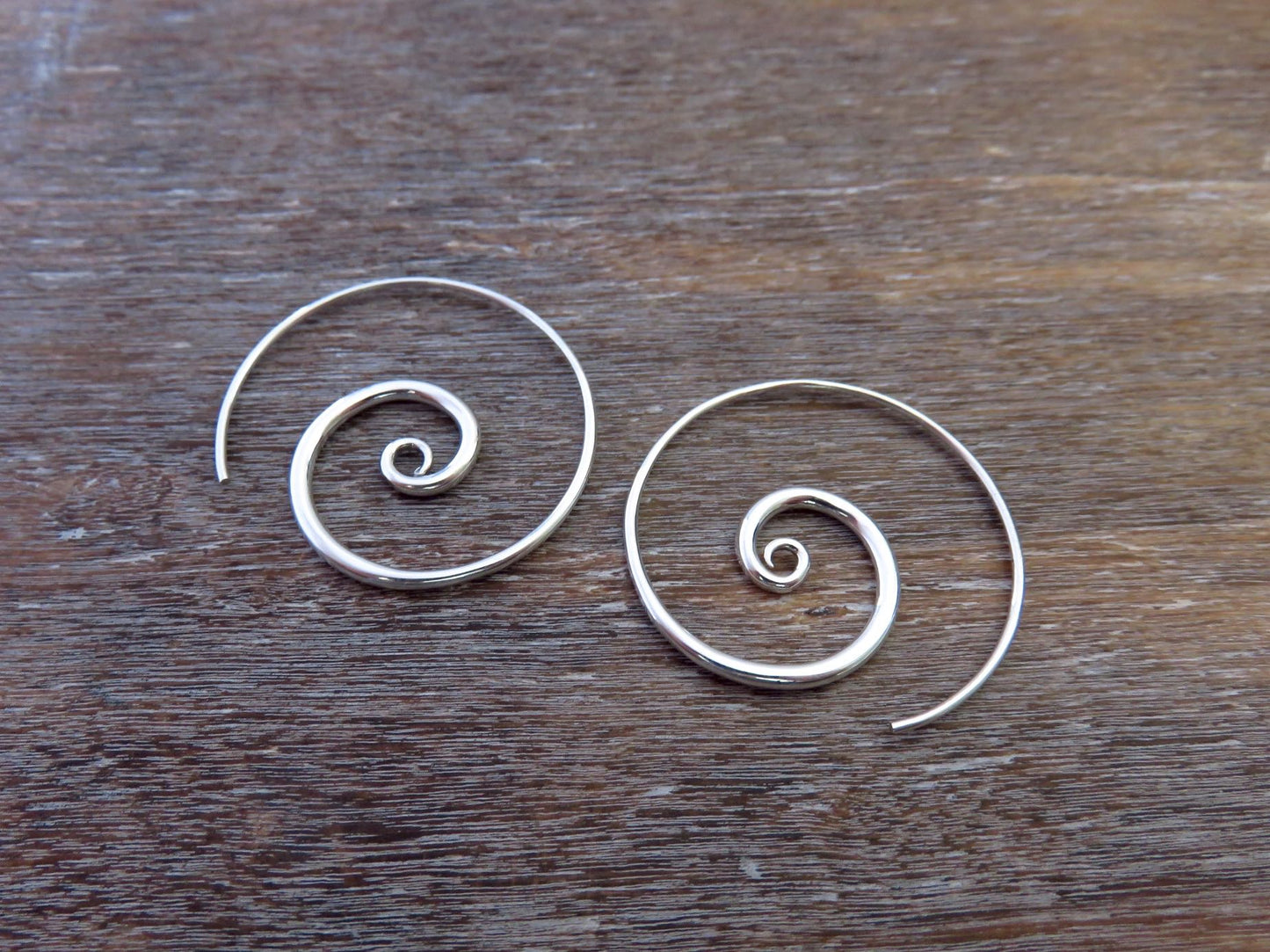 simple spiral earrings made of silver 