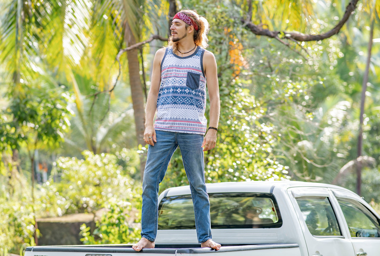 Patterned tank top with chest pocket for men in a casual look