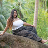 PLUS SIZE Pluderhose mit filigranem Muster in schwarz