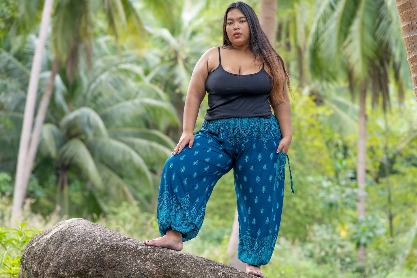 PLUS SIZE luftige gemusterte Pluderhose in türkis mit Taschen