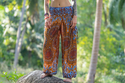 Airy harem pants with a floral pattern in brown and blue with pockets