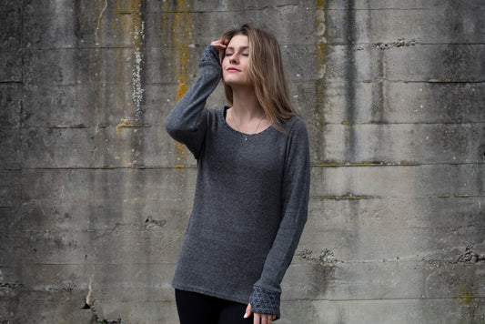Knitted sweater with patterned cuffs and thumbholes, gray 