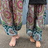 PLUS SIZE bunt gemusterte Pluderhose mit Taschen für Erwachsene