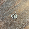 Anhänger Lotusblume mit blauem Topaz Stein und Pünktchen aus Silber