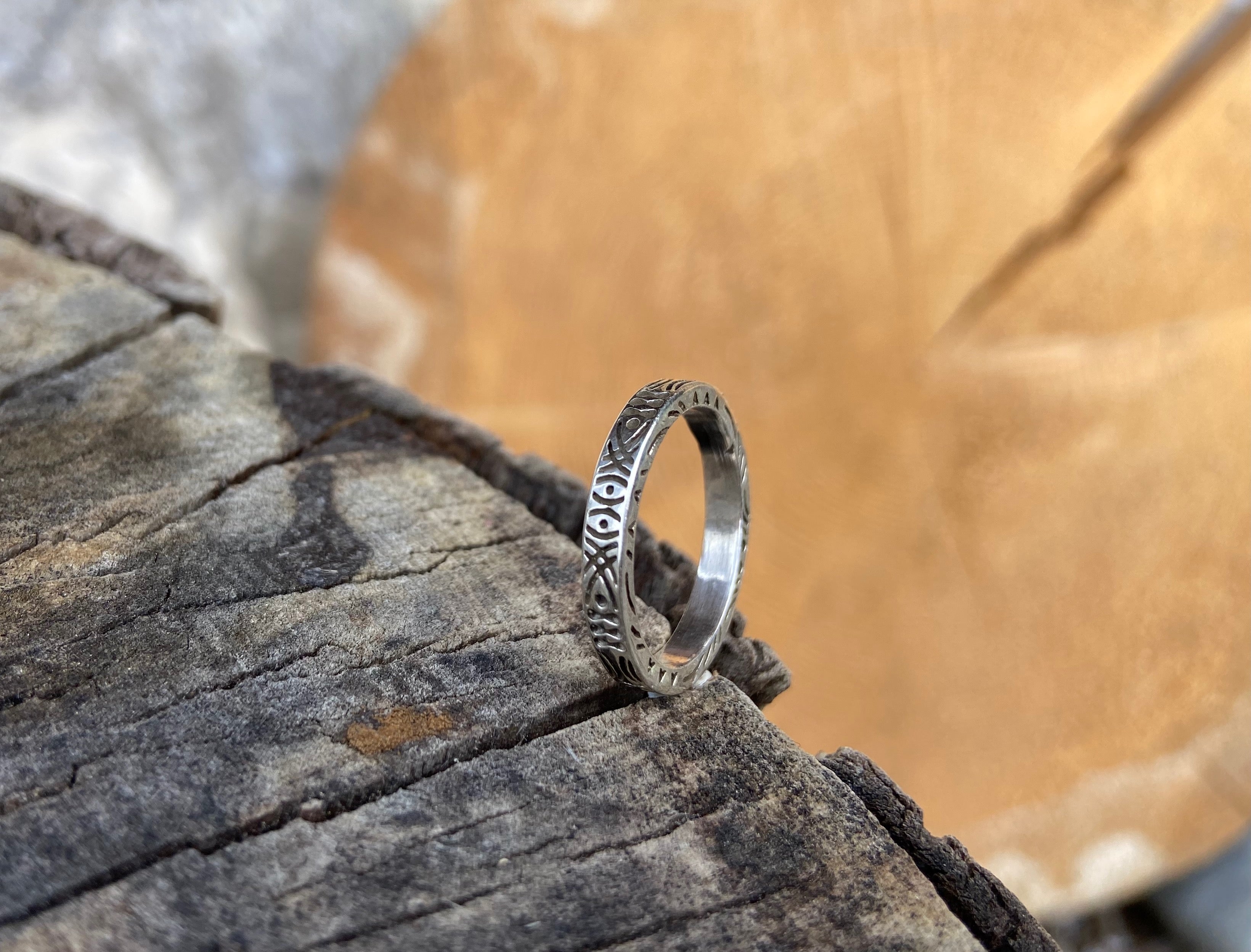 gemusterter massiver Ring aus Silber