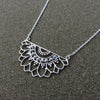 Mandala Kette mit floralem Blumenmuster aus Silber