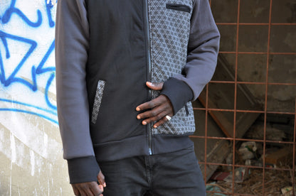 Men's hoodie in grey/black with thumbholes 