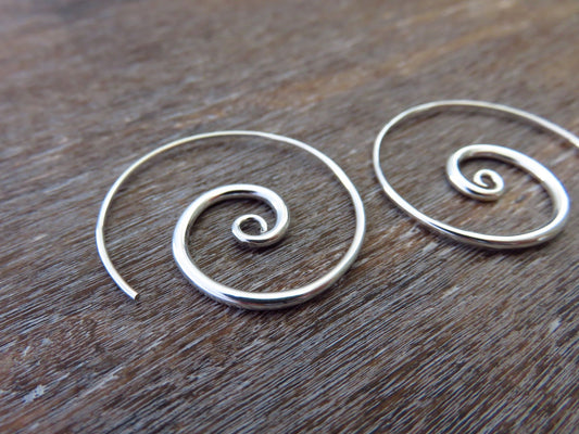 schlichte Spiral Ohrringe aus Silber