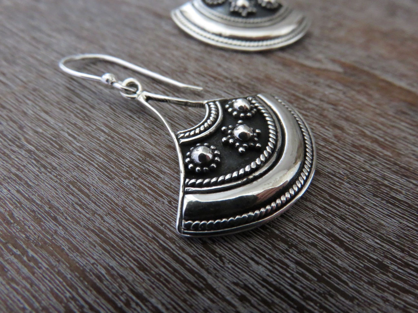 patterned earrings with dots made of silver