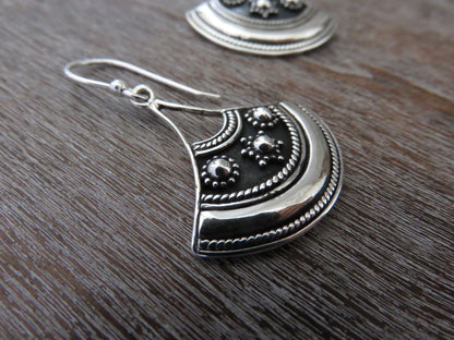 patterned earrings with dots made of silver