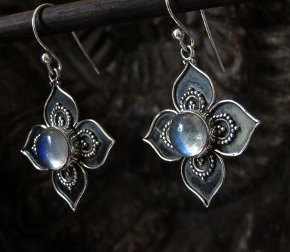granulated earrings in flower shape with stone made of silver 