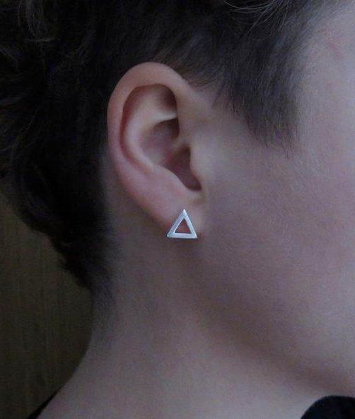 Ohrstecker mit kleinen Dreiecken aus Silber