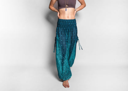 Airy harem pants with a peacock pattern in turquoise with pockets