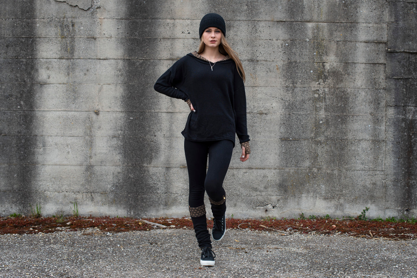 long knitted sweater with a patterned hood and thumbholes in black 