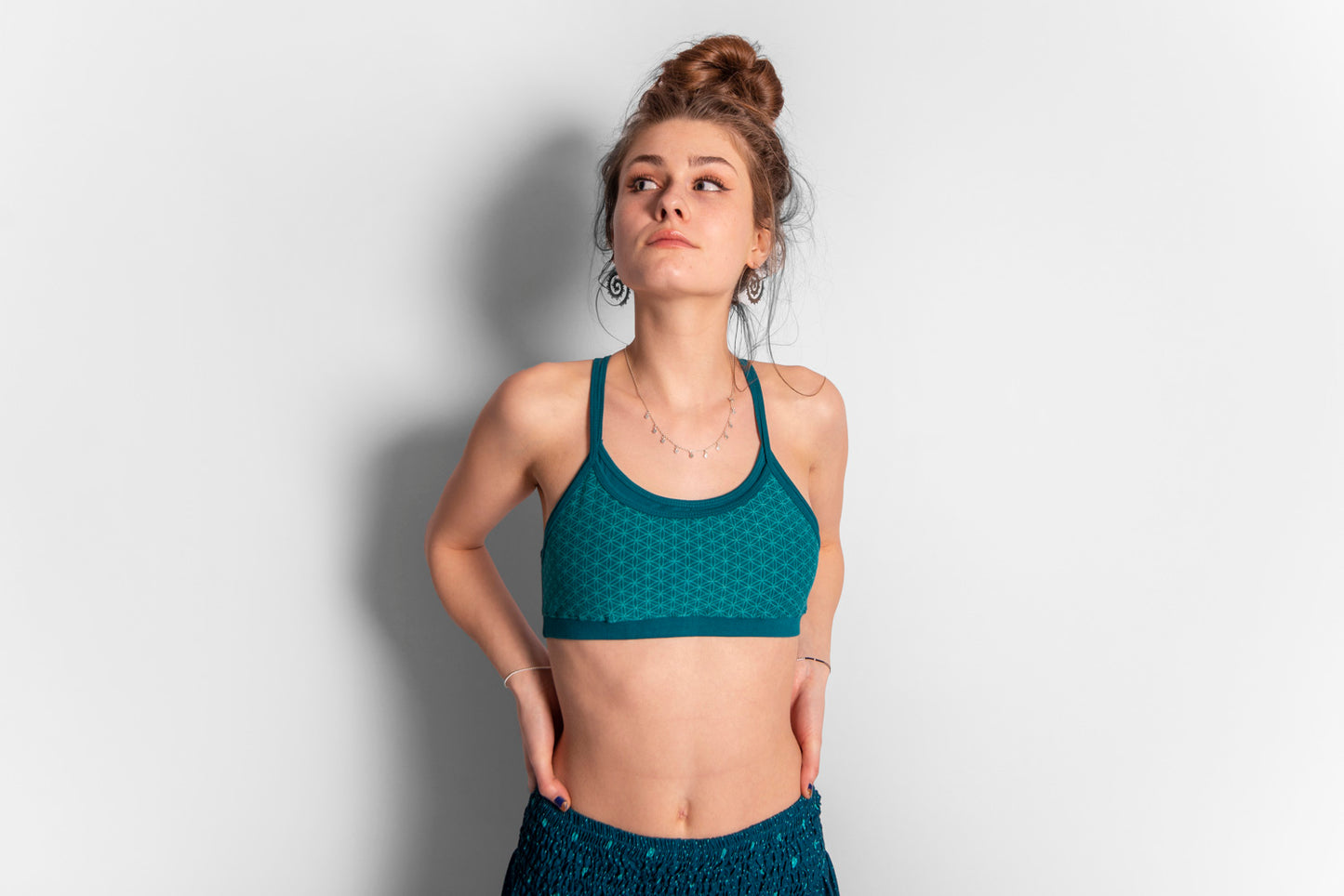 Yoga top with the pattern of the flower of life turquoise/white 