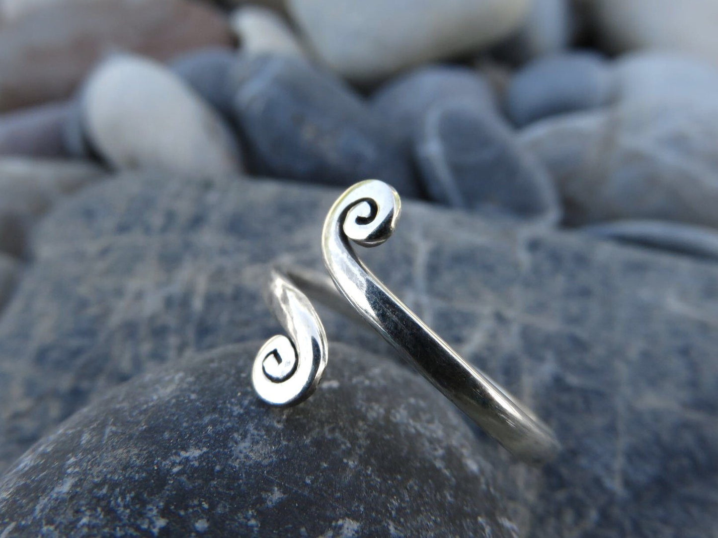Toe ring with silver spirals 
