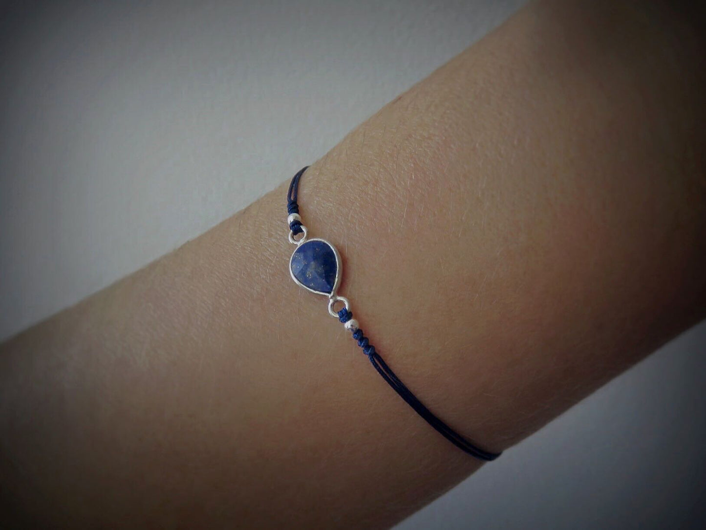 blaues Armband mit Lapislazuli und Perlen aus Silber